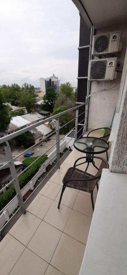 Ultracentral spacious apartment Chisináu Exterior foto